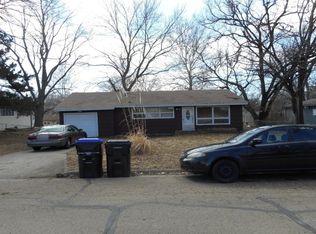 2009 SW Harp Pl, Topeka, KS 66611