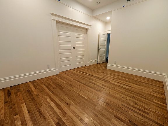 3rd image of 154 Tiffany Ave