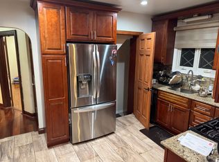 8315 Little Neck Pkwy #1, Glen Oaks, NY