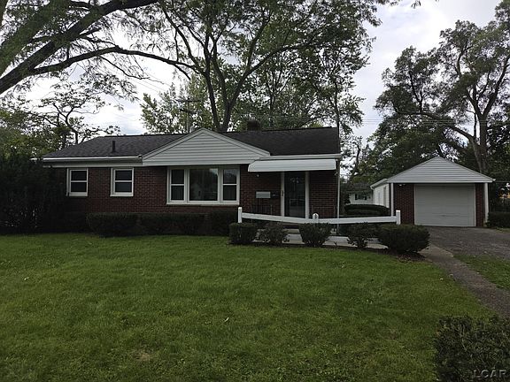 4th image of 121 Maple St
