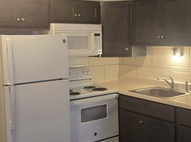 2621 S Big Bend, One Bedroom