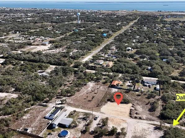 1520 Dallas St, Rockport, TX 78382
