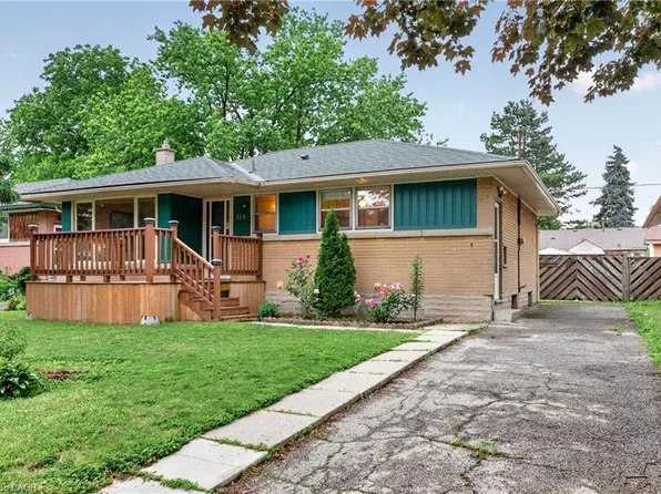 184 W 33rd St, Hamilton, ON L9C 5J5