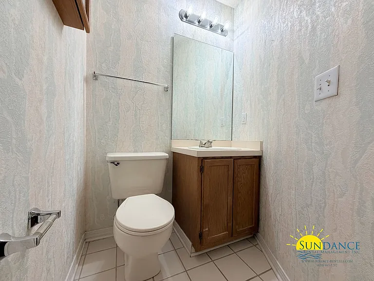 946 Ashley Ln #B — Photo 11