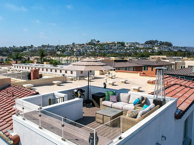 Viewing deck equipped with BBQ, heater and plenty sitting areas to enjoy the views and spectacular sunsets.