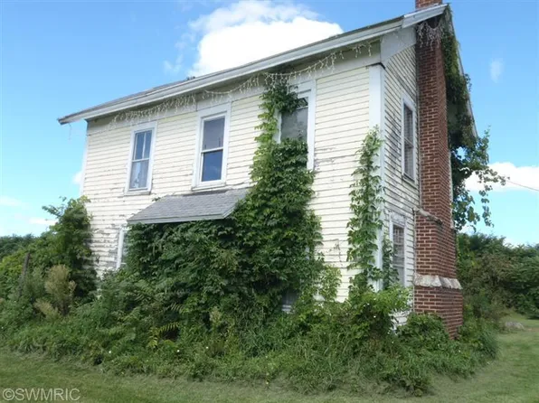 34380 County Road 215, Bangor, MI 49013
