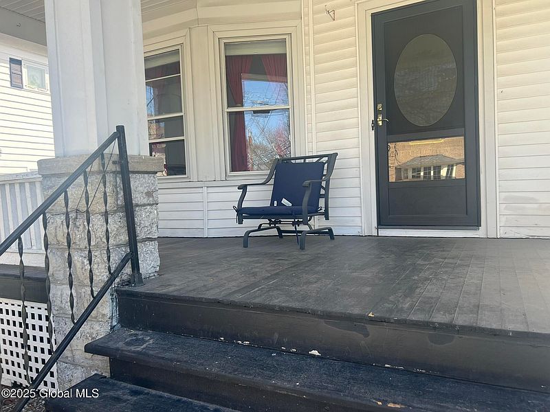 3rd image of 56 Grant Avenue
