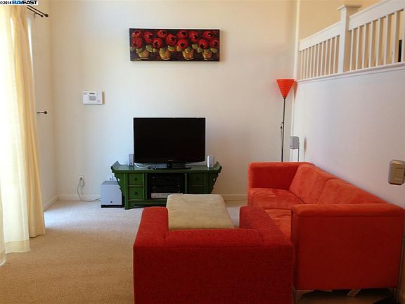 5th image of 1059 Green St