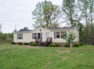 1027 Oak Manor Dr, Walnut Cove, NC 27052