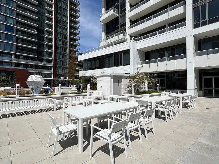 75 Canterbury Pl #Penthouse 605 — Photo 31