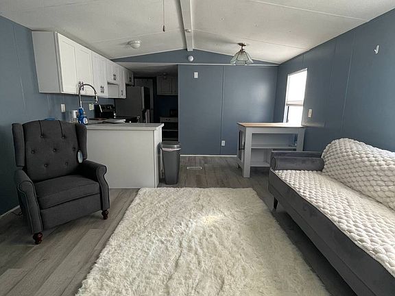 5th image of 499 Chickadee Ct #499