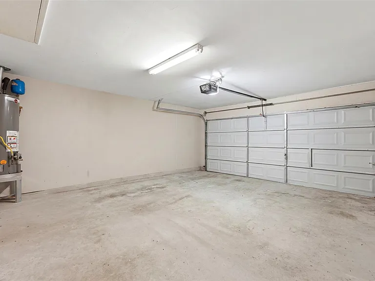 1004 Downridge Dr — Photo 31