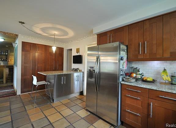 3rd image of 30542 Puritan St