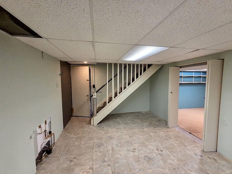 151 Mahoning Dr — Photo 47