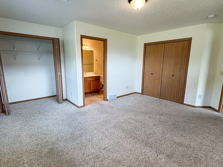 1012 W Shorewood Dr — Photo 18