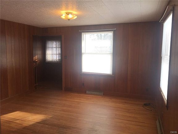 4th image of 423 Park St