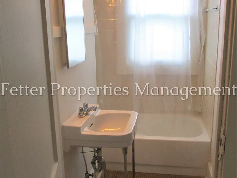 1661 Burdette Ave — Photo 4