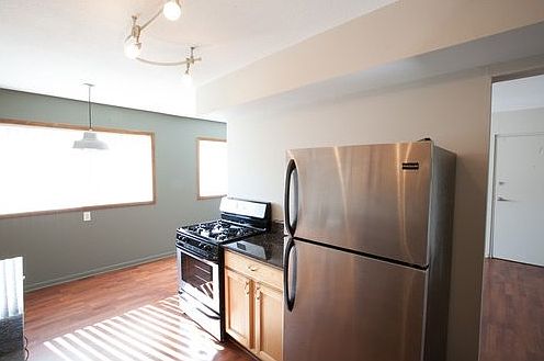 4th image of 2219 Marshall St NE