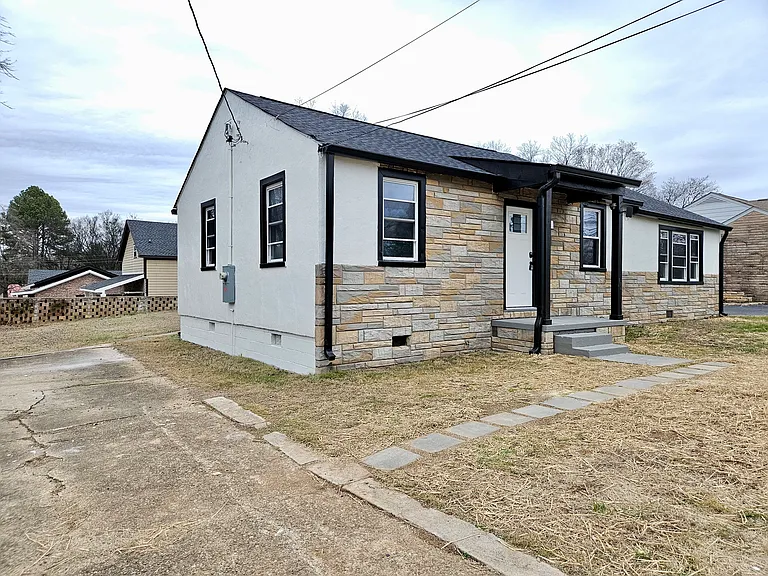 1705 Bagwell Ave — Photo 2