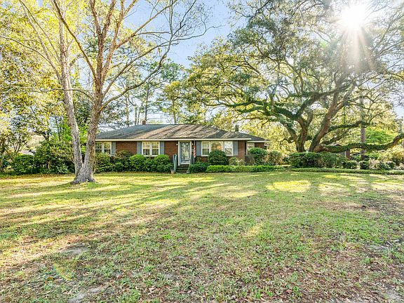 3rd image of 967 Cliffwood Dr