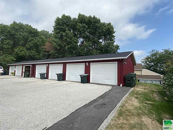 4th image of 2327 Indian Hills Dr