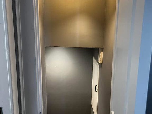 4th image of 1798 W Gaulbert Ave