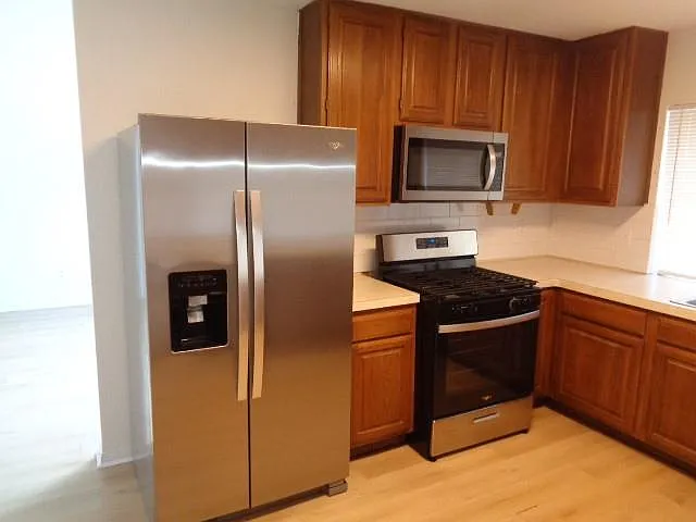 4 bed, 2.5 bath, 2495 sqft, $2,100 — Photo 4