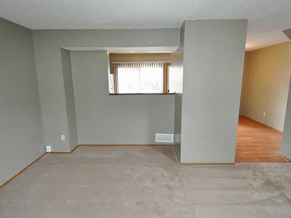 3rd image of 856 Pebblelane Dr