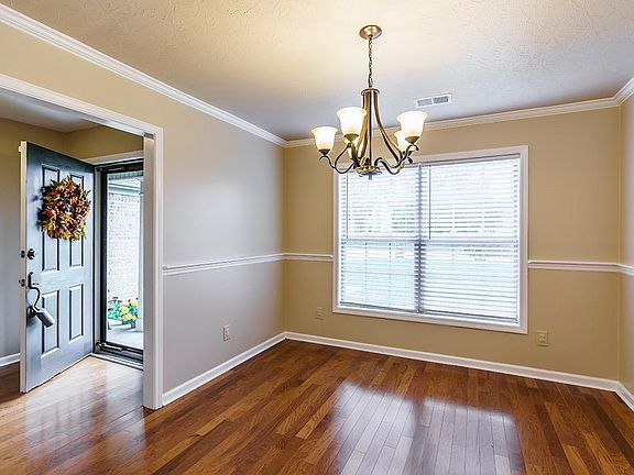 5th image of 124 Kenton Ct
