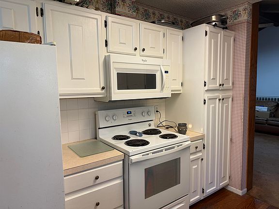 5th image of 2712 W E Street