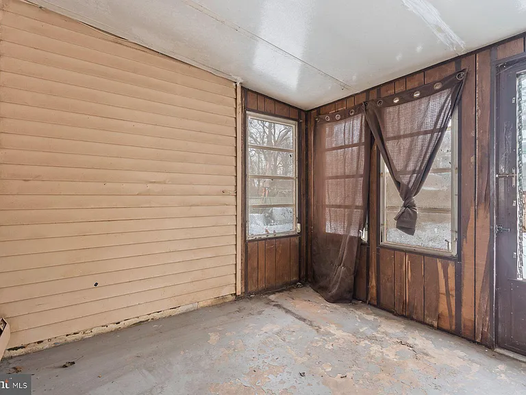 55 Presidential Dr — Photo 22