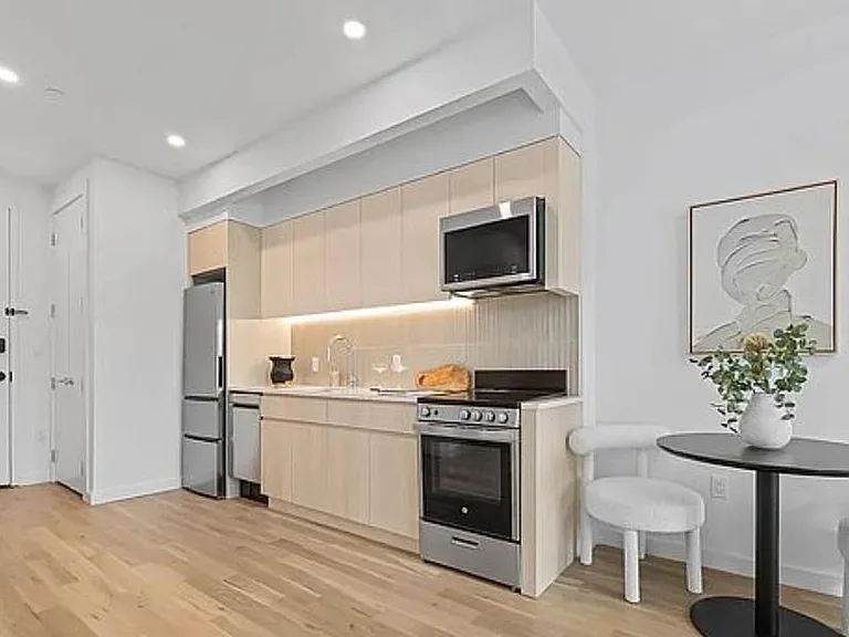 558 Sackett St #6E — Photo 2