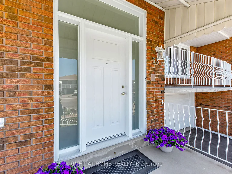 33 Arthur Griffith Dr #A — Photo 3