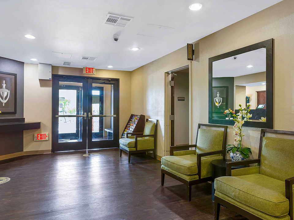 Lobby and Guest Check-in