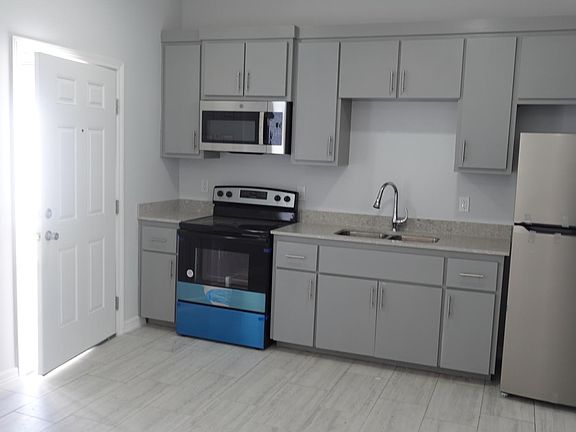 3rd image of 2707 Larkspur Ave #1