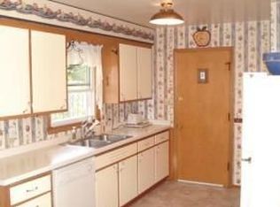 433 Bishop Ave, Plymouth, WI 53073