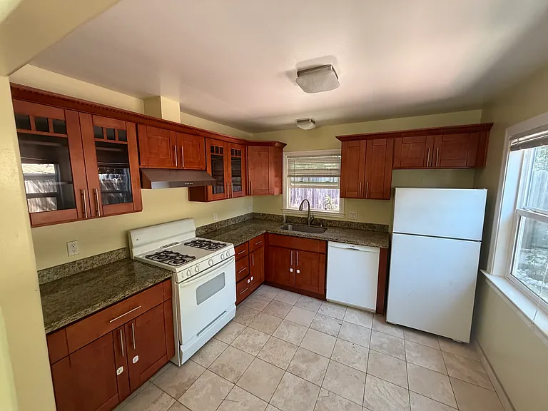 2428 Walnut Blvd — Photo 3