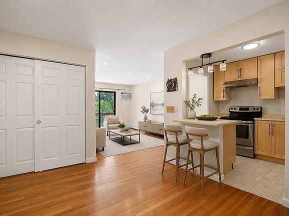 2nd image of 655 Saw Mill Brook Pkwy APT 20