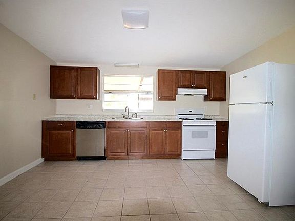 3rd image of 2616 Trinity Cir NW