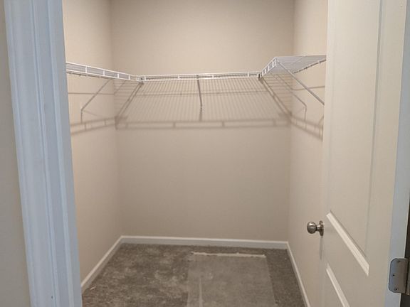 5th image of 320 Smallwood Dr