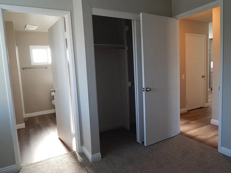 2101 Curtis Ave #4 — Photo 11