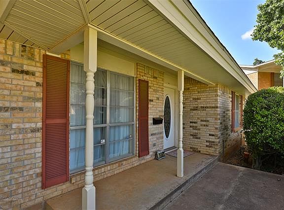 3rd image of 1465 Chateau Dr