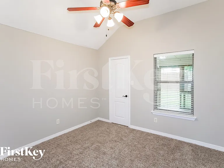 5829 Nathaniel Dr — Photo 14