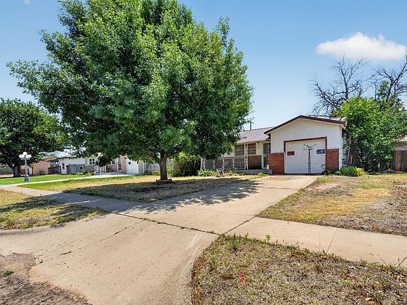 4th image of 304 Teakwood St