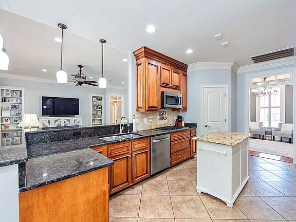 5th image of 462 Meadow View Ct