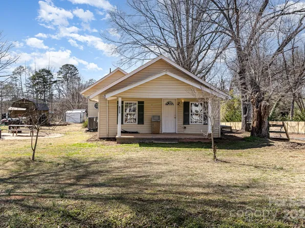 400 37th St SW, Hickory, NC 28602