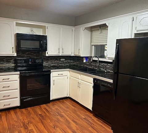 2nd image of 922 W Ridgecrest Way