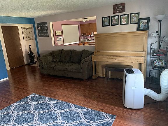 Living room (opposite entry)