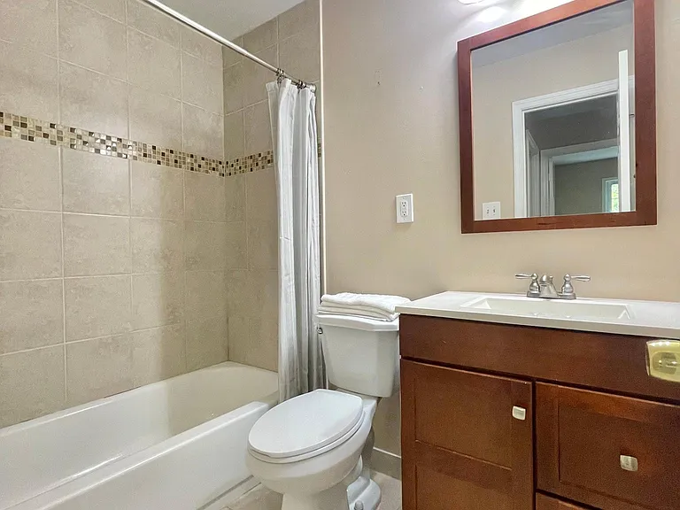 2090 Pilgrim Dr — Photo 16