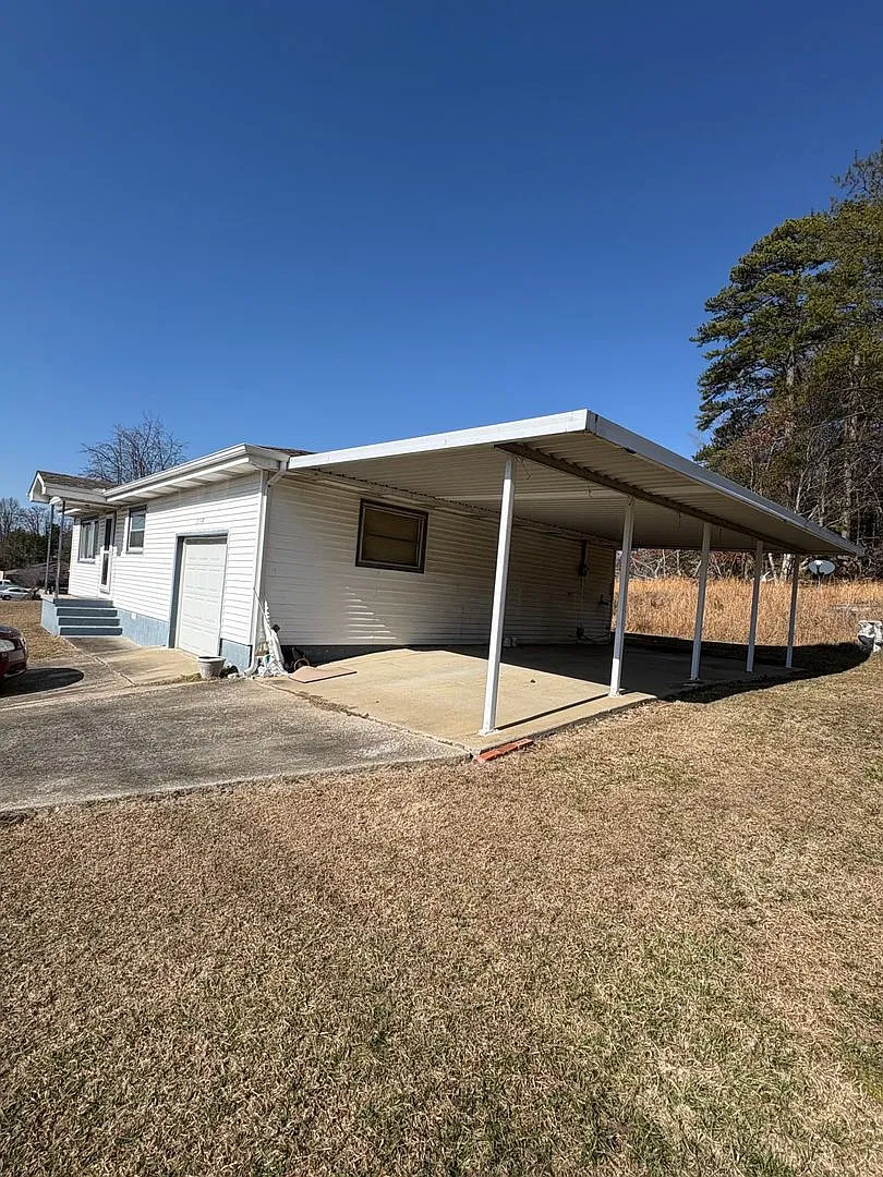 Two Bedroom Home in Corbin, KY — Photo 4